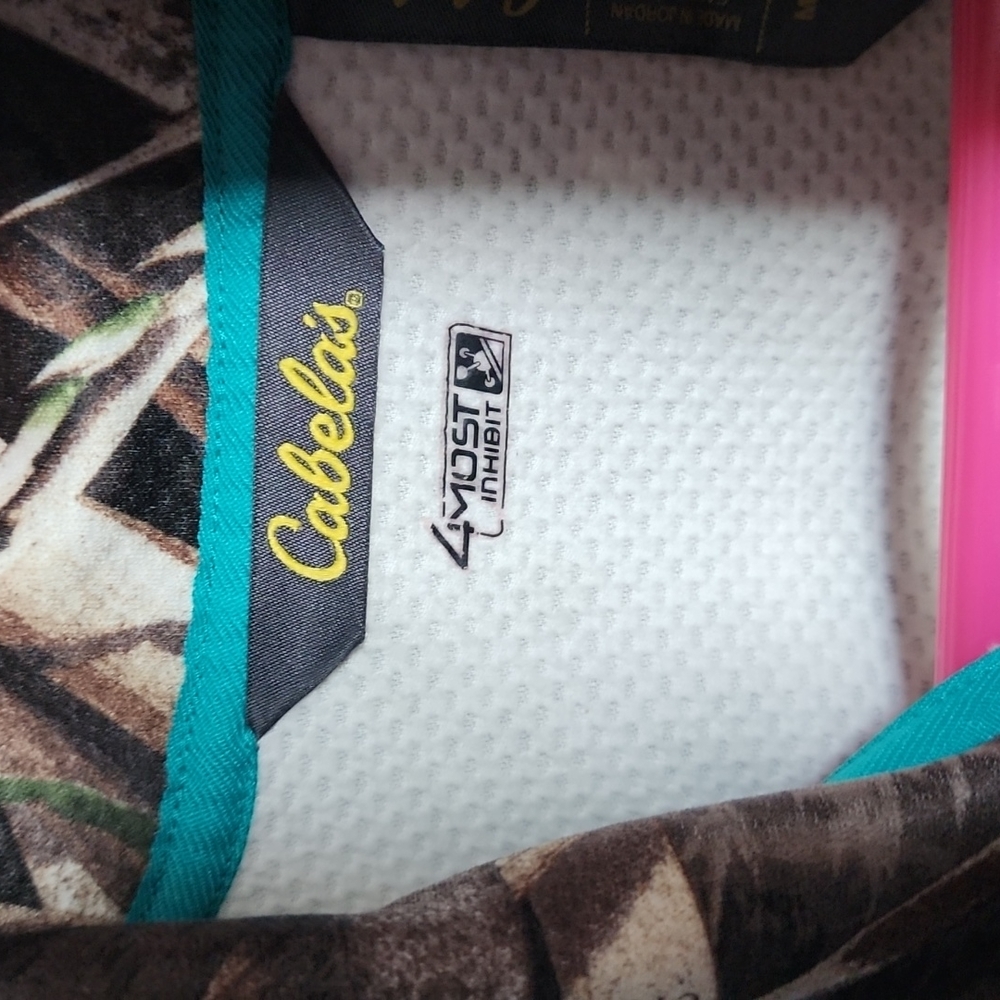 Cabelas Perfet Condition - image 2